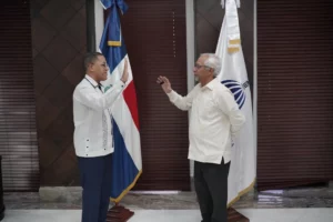 Roberto Herrera Polanco fue juramentado como nuevo director de Infraestructura Escolar, por el ministro de Educación, Ángel Hernández. Fuente externa