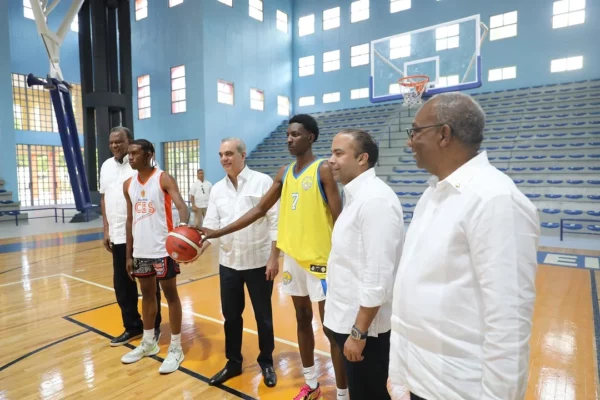 Con el remozamiento del Tony Bareiro se beneficiarán miles de atletas de la UASD. Fuente externa
