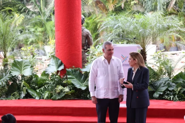 El presiente Luis Abinader y la alcaldesa del Distrito Nacional, Carolina Mejía. Fuente externa