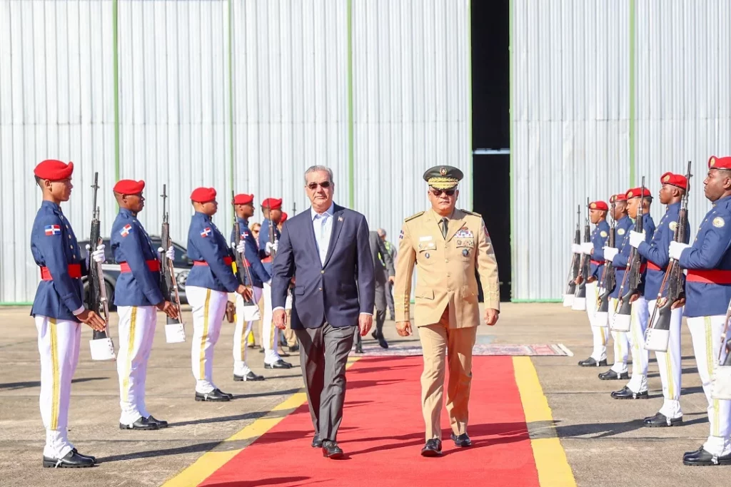 Presidente Abinader viajará hoy a Washington junto a empresarios dominicanos