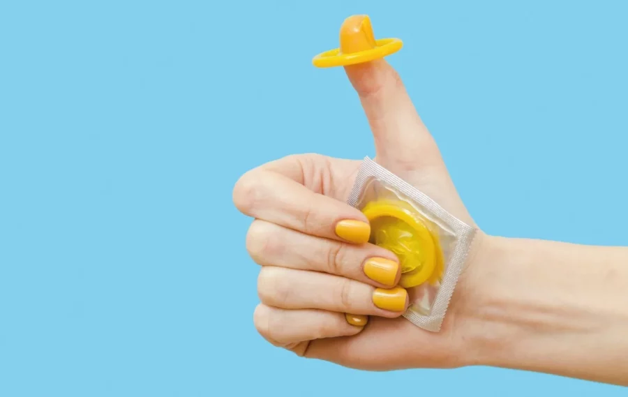 El preservativo evita las enfermedades de transmisión de sexual y los embarazos no deseados. Fuente externa El preservativo evita las enfermedades de transmisión de sexual y los embarazos no deseados. Fuente externa