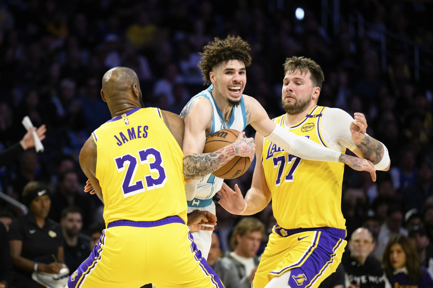 Los Hornets sorprenden a los Lakers en una mala noche de Luka Doncic