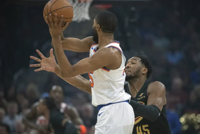 Donovan Mitchell y Evan Mobley impulsan a los Cavaliers ante los Knicks