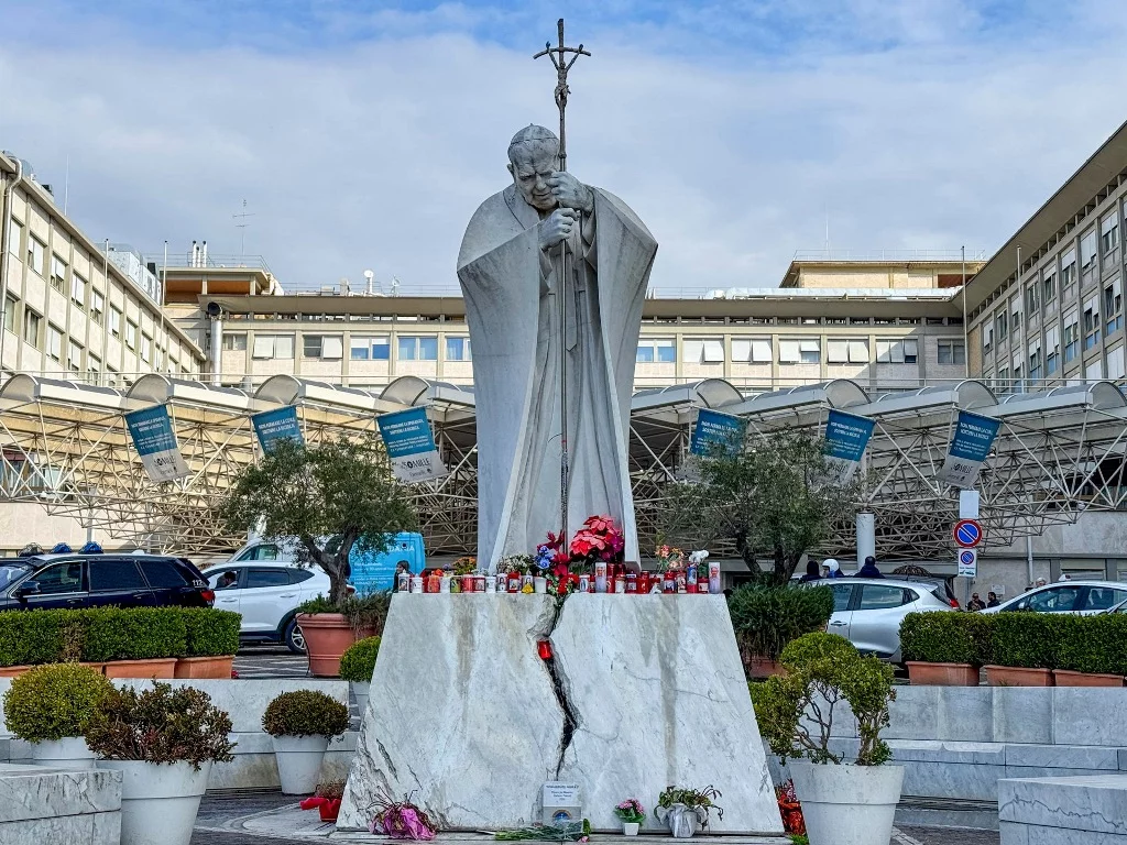 altar por el papa Francisco