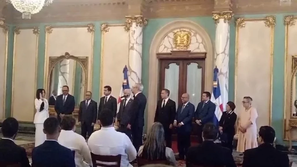 Yeni Berenice Reynoso es juramentada como procuradora