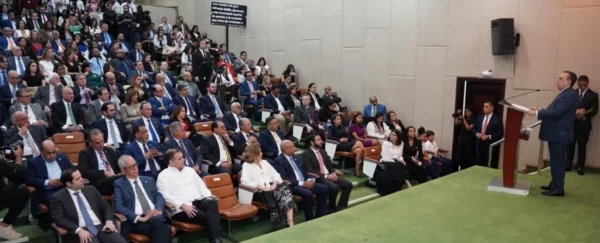 Héctor  Valdez Albizu durante el corte de cinta protocolar de  la Semana Económica y Financiera. fuente externa