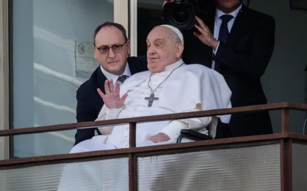 El papa Francisco pasó 38 días dramaticos, interno en el hospital, a punto de perder la vida.