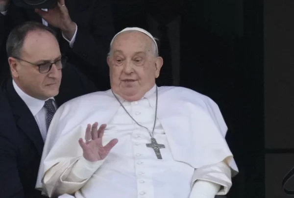 El papa Francisco no leyó el texto del ángelus difundido ayer.