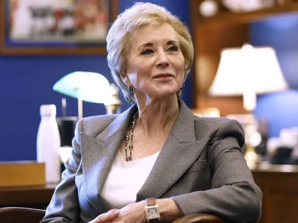 Linda McMahon, secretaria de Educación del país.