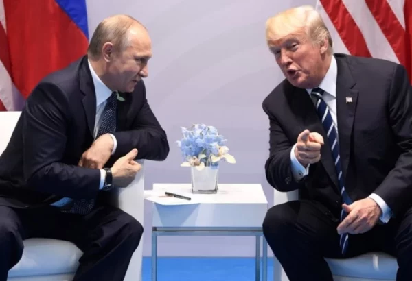 Los presidentes Donald Trump y Vladimir Putin en una pasada reunión de mandatarios.