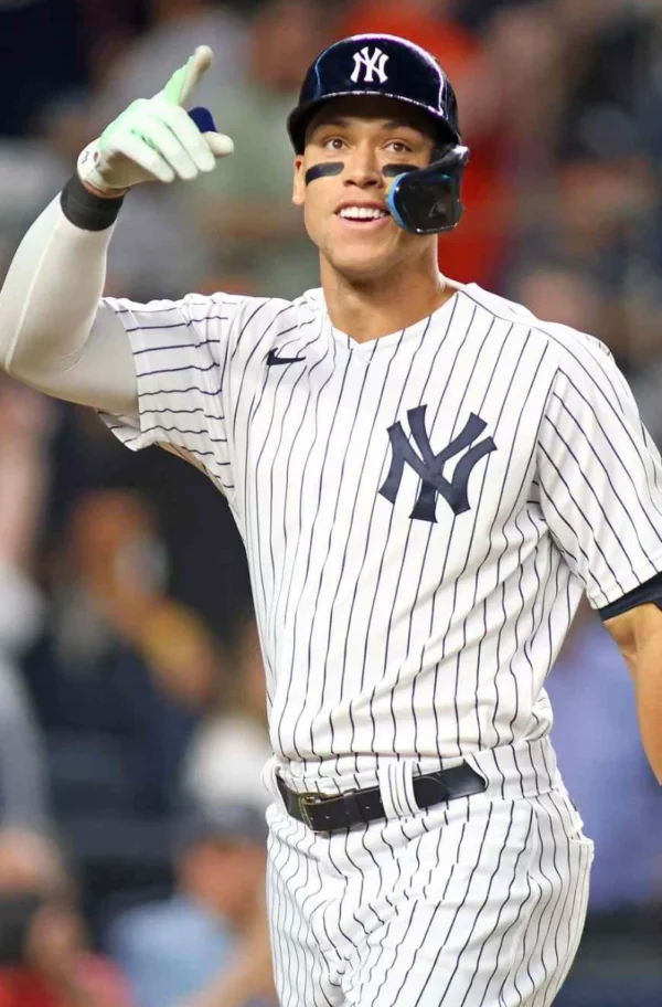 Aaron Judge  conectó tres jonrones y fue parte del trío que hizo historia en MLB contra el ex Yankee Néstor Cortés.  Ap
