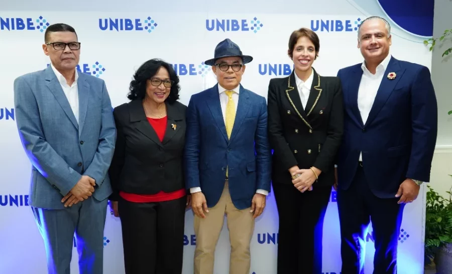 Ricardo Nieves, Ana Isabel Bonilla, Cristóbal Rodríguez, Jimena Conde y  Alberto Fiallo.