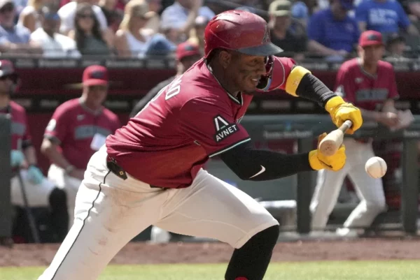 Geraldo  Perdomo   bateó dos hits en la jornada dominical.  ap