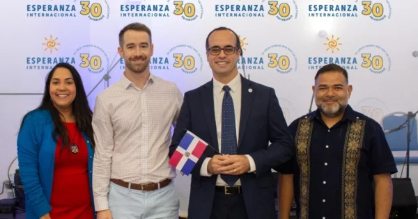 Merari Muñoz, Dan Williams, Jesse Cassler y Juan P. Vivar.