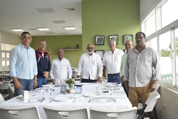 Persio Maldonado junto a comité ejecutivo Fedotenis.