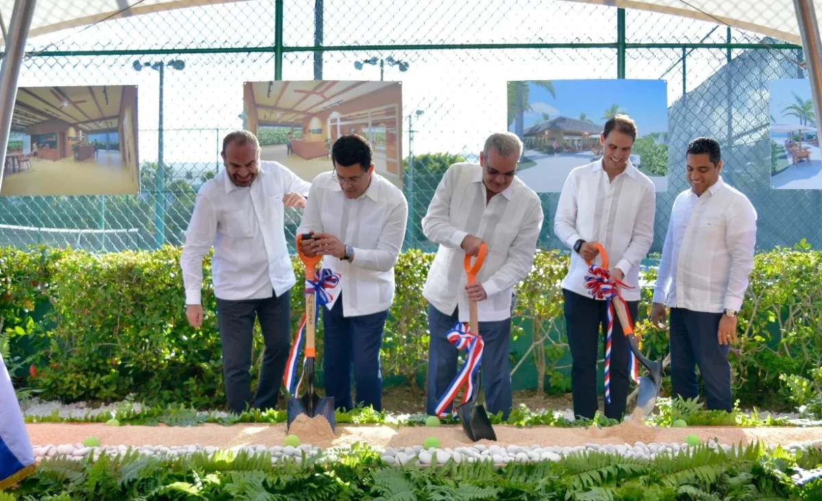 El presidente Luis Abinader, Rafael Nadal, David Collado y Kelvin Cruz en inicios trabajos