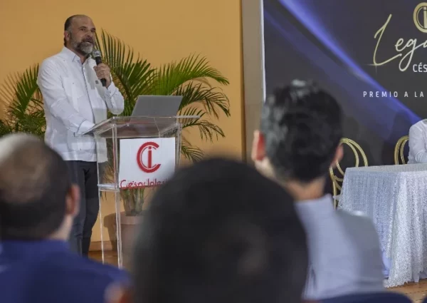 Fueron reconocidos más de 300 colaboradores.