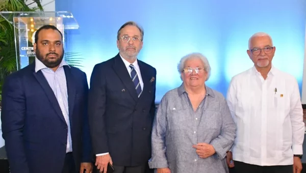 Mijail Peralta, Guillermo Cordero, Germana Quintana y Wilson Rodríguez.