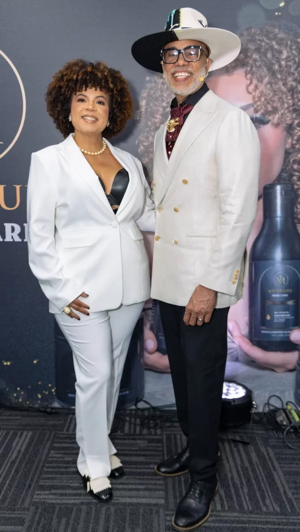 Ejecutivos de la Funeraria Blandino y  Puerta del Cielo.