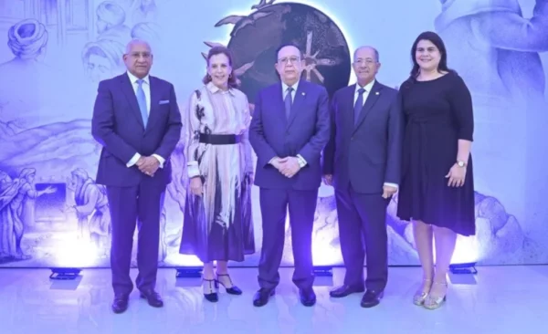 Ervin Novas Bello, Clarissa de la Rocha, Héctor Valdez Albizu, José Alcántara  y Cynthia Goico.