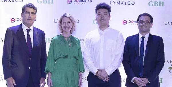 Sonia Barbry, Nicolás Assier Du Pompignan, Varíen Zhou Ze y Sébastien Proux.