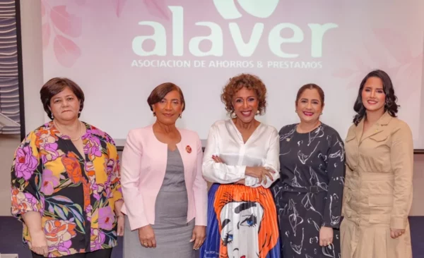Milagros de Jesús de Féliz, Amparo Custodio, Martha Beato, Irlonca Tavárez y Odil Morilla.