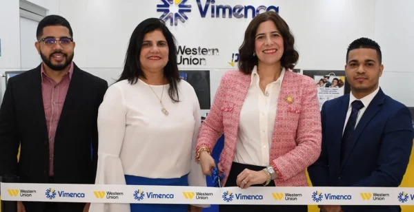 Héctor Hernández, María Curiel,  Giselle Marie Méndez Sued y Wuascar Pujols.