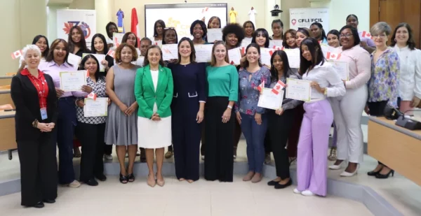 El grupo de Chicas Solares durante el encuentro.