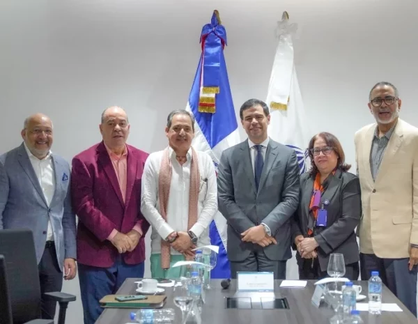 Marino Berigüete, Avelino Stanley, Ramón Pastor de Moya, Roberto Ángel Salcedo, Jenny Montero y Luis R. Santos.