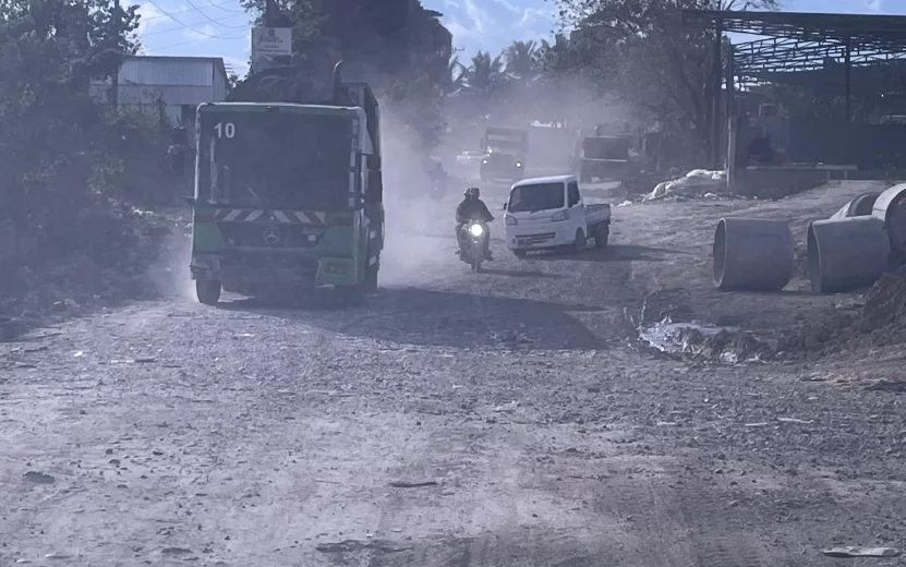 Carretera que va a Duquesa en franco deterioro