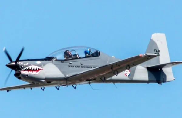Los aviones  de entrenamiento y patrullaje TP-75 Dulus.