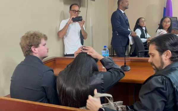 En el tribunal, Joshua Steven Riibe, que quiere su pasaporte.