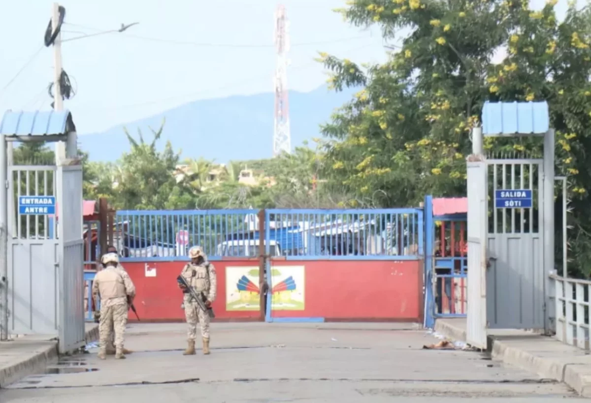 Las autoridades haitianas advierten sanciones para quienes incumplan la medida.