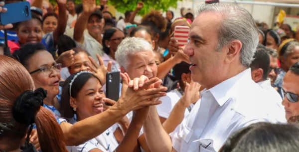 El presidente Luis Abinader ha reiterado que  los funcionarios deben estar en contacto con la población.