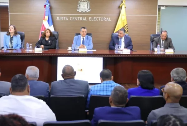 La Junta Central Electoral presentó el proyecto a partidos.