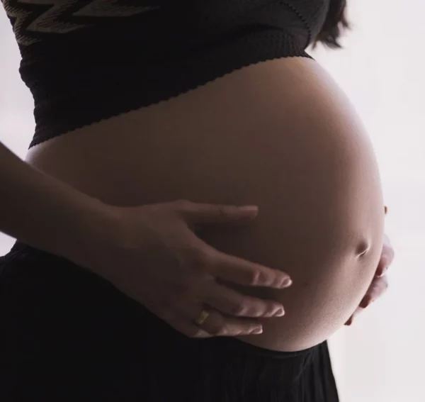 El año pasado hubo 17,462 embarazos adolescentes en el país.