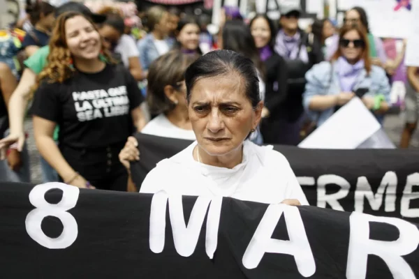 Las mujeres abogaron por más igualdad y menos violencia. AP