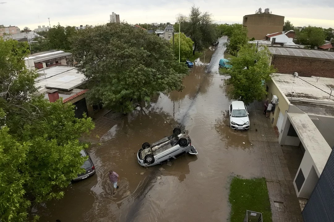 El papa Francisco y Lionel Messi expresan su pesar por las víctimas del temporal en Argentina