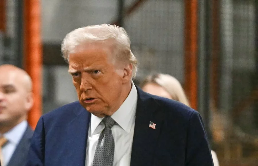 El presidente Donald Trump, congeló fondos a universidad. El presidente Donald Trump, congeló fondos a universidad.