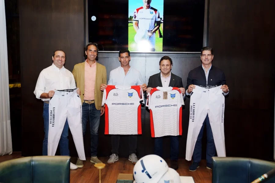 Arturo Monzón, Fernando Arata, Julián Díaz, Jacinto Peynado y Luis Arturo Carbuccia. Arturo Monzón, Fernando Arata, Julián Díaz, Jacinto Peynado y Luis Arturo Carbuccia.