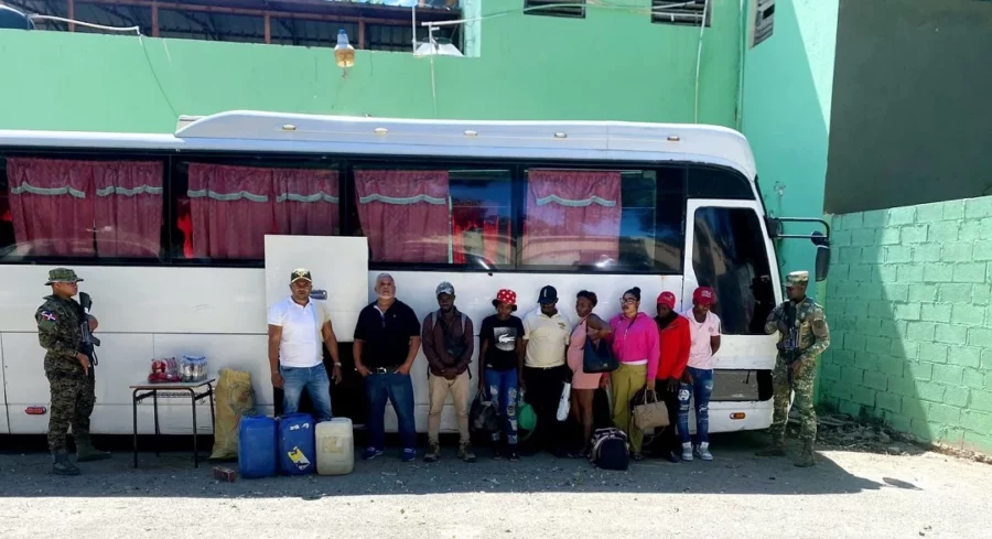 Camión transportaba haitianos y mercancia Camión transportaba haitianos y mercancia