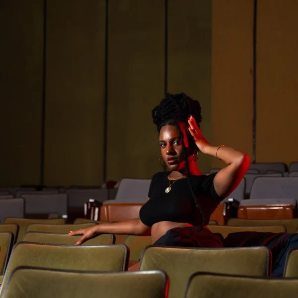 De las aulas a la gran pantalla: Yelidá Díaz brilla en “Sugar Island”