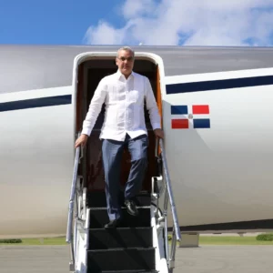 Presidente Abinader llega al país tras participar en la Cumbre Ejecutiva de la AAFA