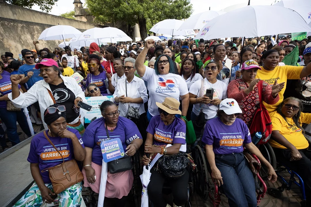 Cientos de mujeres se manifiestan en Santo Domingo en reclamo de justicia y equidad