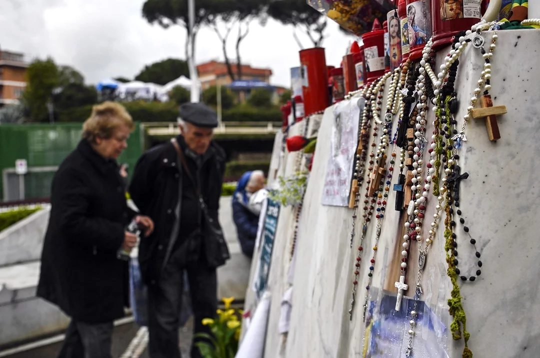 El papa Francisco lleva 28 días hospitalizado sin una fecha de alta a la vista