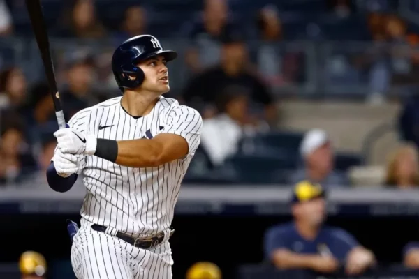 Jasson Domínguez sigue  bateando con gran poder.