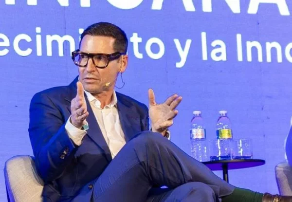 Edward de Valle es propietario de hoteles en el país.