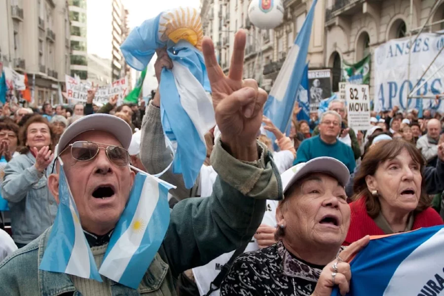 Un fuerte contingente policial enfrentó la protesta. Un fuerte contingente policial enfrentó la protesta.