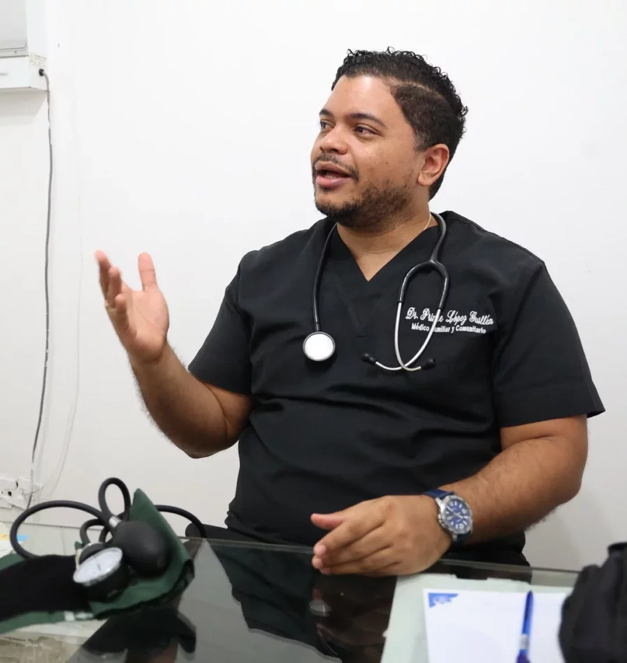 La falta de contacto médico-paciente fue un desafío según doctor Prince López. José de León La falta de contacto médico-paciente fue un desafío según doctor Prince López. José de León