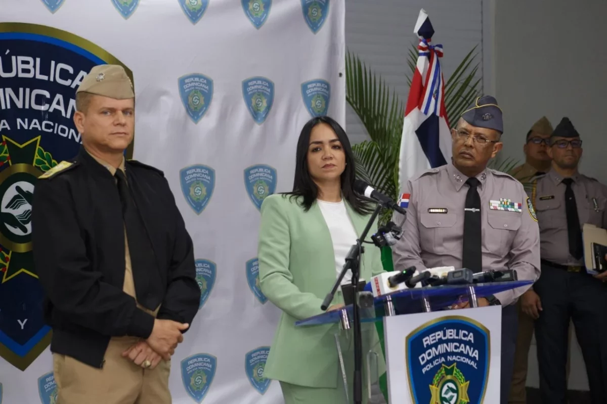 Raful emitió declaraciones al término de la reunión en el Palacio de la Policía.